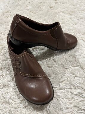 Clarks Women’s Brown Slip-On Leather Flats Sz 8.5